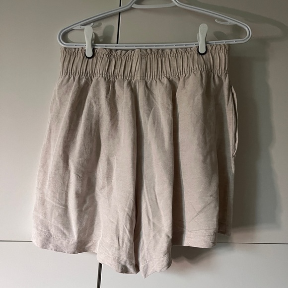 H&M linen blend shorts - Picture 3 of 3